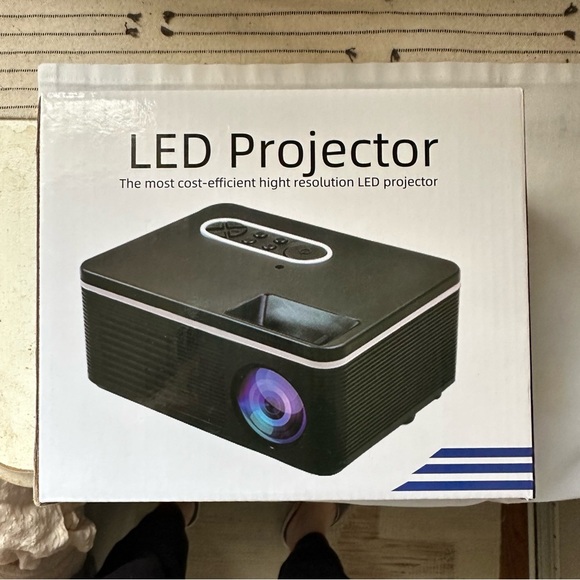Mini portable LED/LCD projector 1080 P Brand new in box with everything - Picture 1 of 16